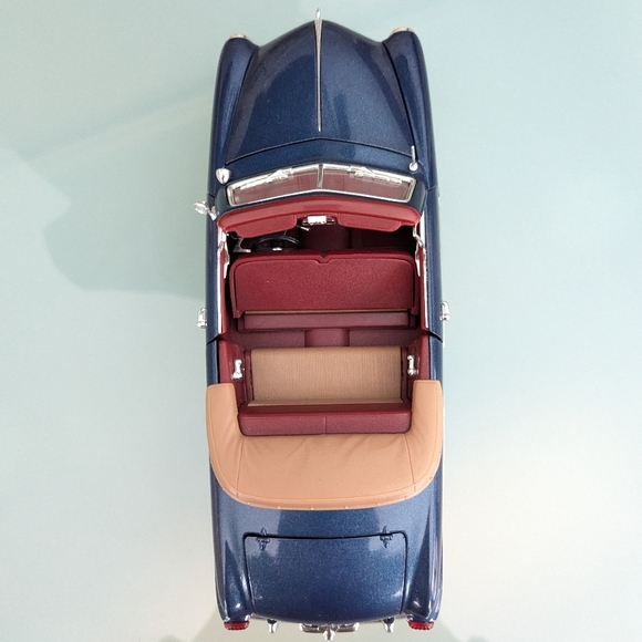 Mira Solido 1949 Ford Convertible Scale 1/18 Die Cast Model Car - Blue - Picture 7 of 12